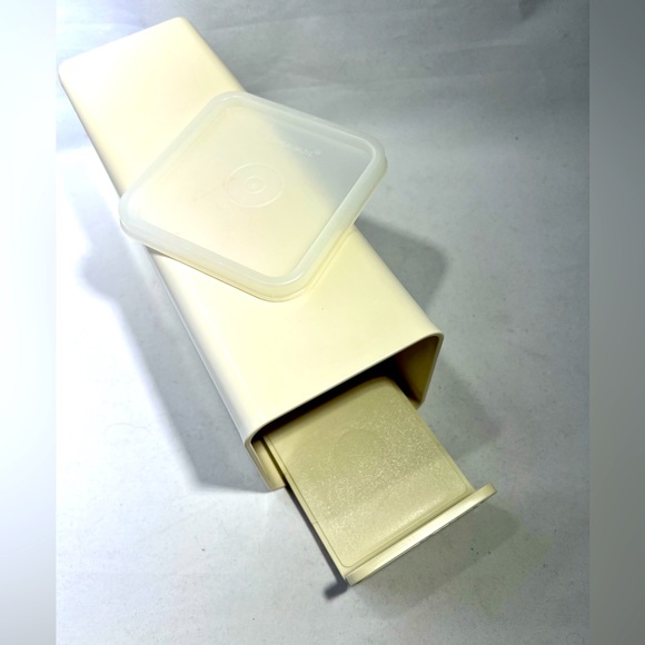 Vtg Tupperware Cheese Butter Cracker Keeper - Picture 1 of 3